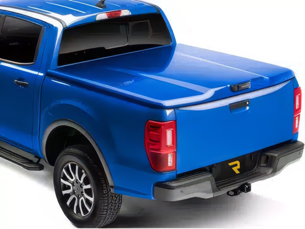 Elite LX Lid closed on a blue truck